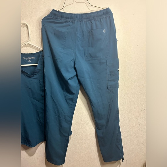 Easy Stretch Dark Green color Scrub Set Size Small - Picture 8 of 8